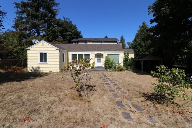 Building Photo - 2 Bedroom 1 Bathroom House in Wedgwood!