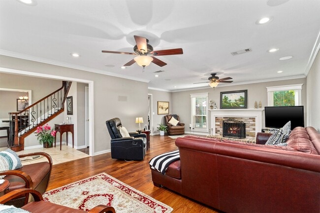 Building Photo - 111 S Village Knoll Cir