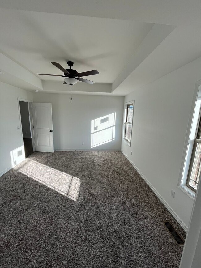 Building Photo - Nearly new 3 bed, 3 bath with Springfield ...