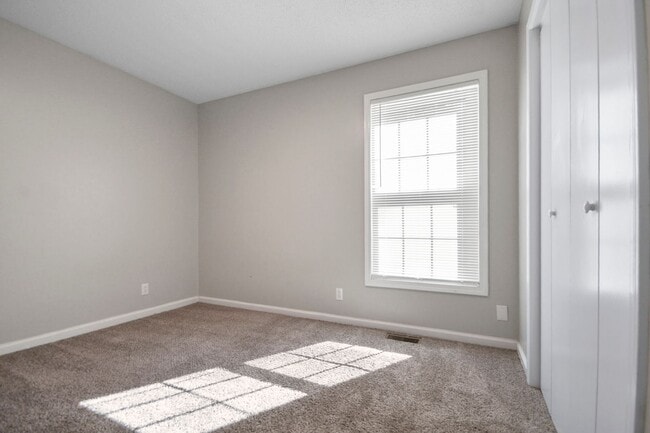Building Photo - Updated Three Bedroom!