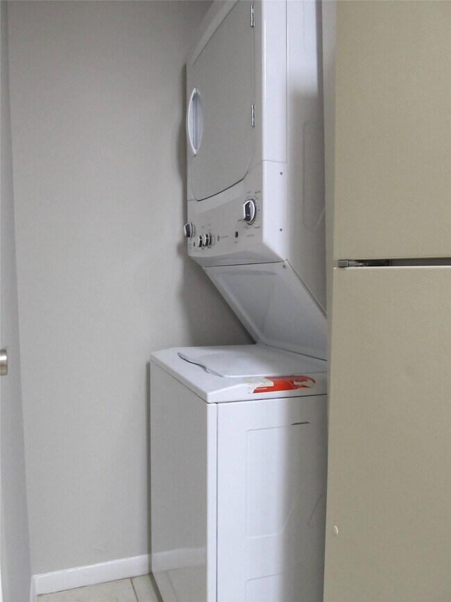 Building Photo - 4001 E NASA Pkwy