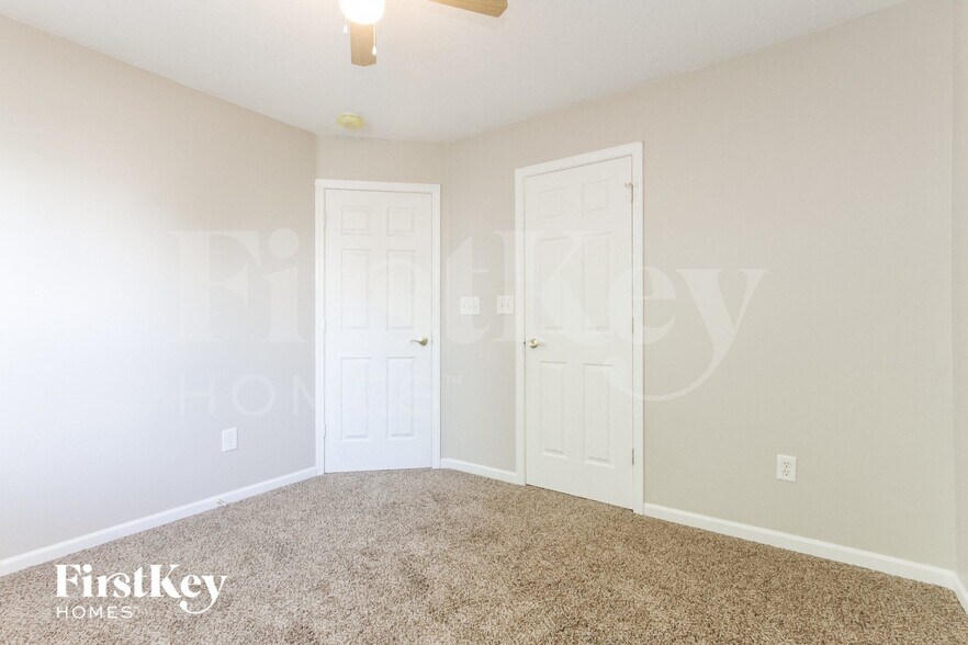 Building Photo - 7126 Parklake Pl