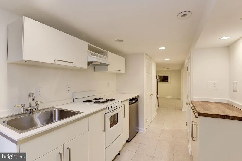 Building Photo - 3122 Warder St NW