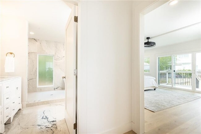 Building Photo - 433 Trabert Ave NW