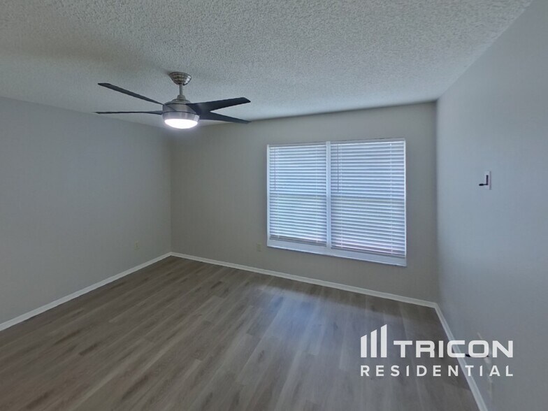 Building Photo - 2015 Branch Tree Ln