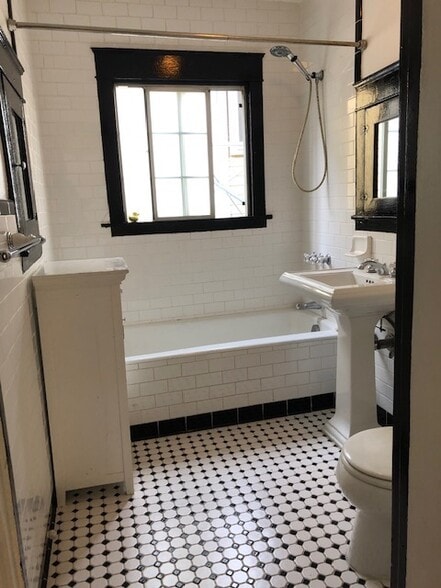 Building Photo - 2598 Adelbert Ave