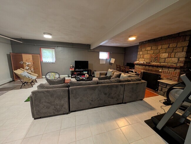 Building Photo - 276 Linwood Ave