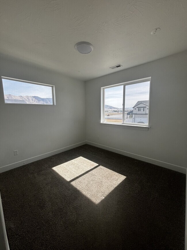 Building Photo - 1373 E Bell Buoy Way