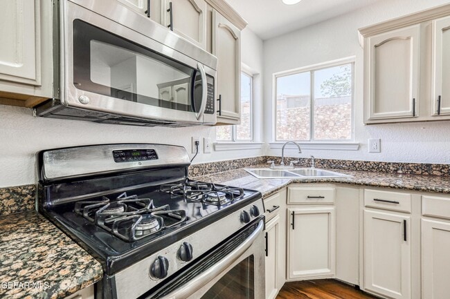 Building Photo - 7600 Plaza Redonda Dr