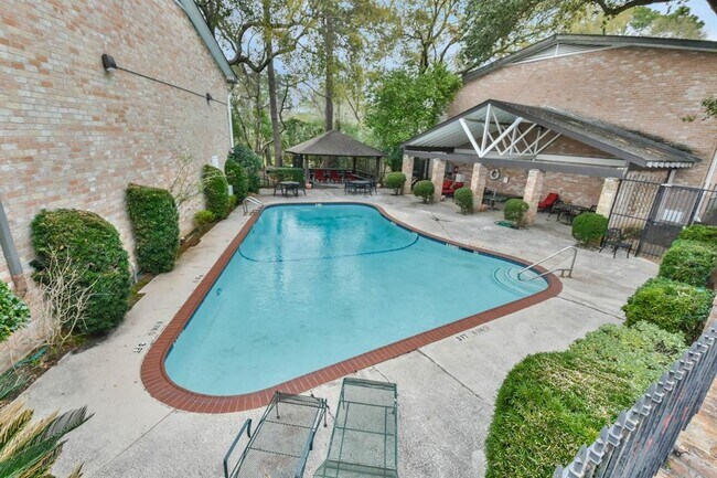 Building Photo - 1811 Stoney Brook Dr