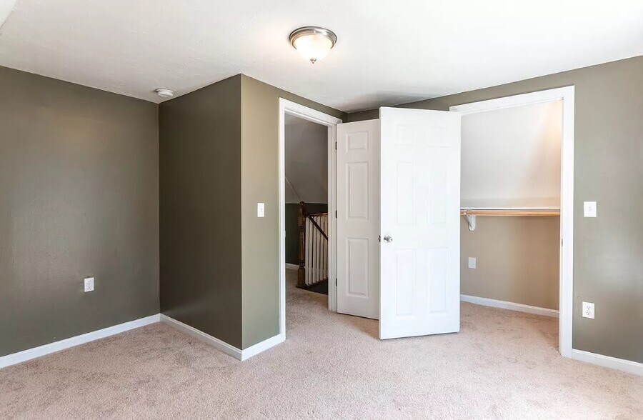 3rd floor private bedroom, potential for in-law apartment. - 554 Lake Ave