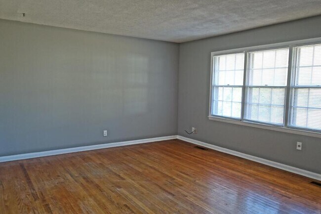 Building Photo - 732 W Arbor Dr NW
