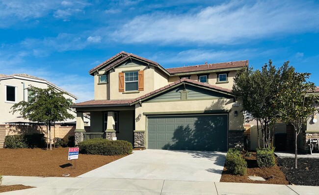 Building Photo - 5 bedroom 3 bath home for rent in Menifee