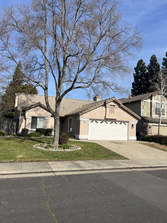 Building Photo - 3367 Chapelle Dr