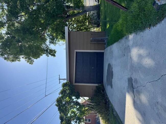 Building Photo - 1232 1/2 Hauser Blvd