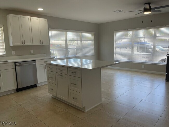Building Photo - 608 SE 46th Ln