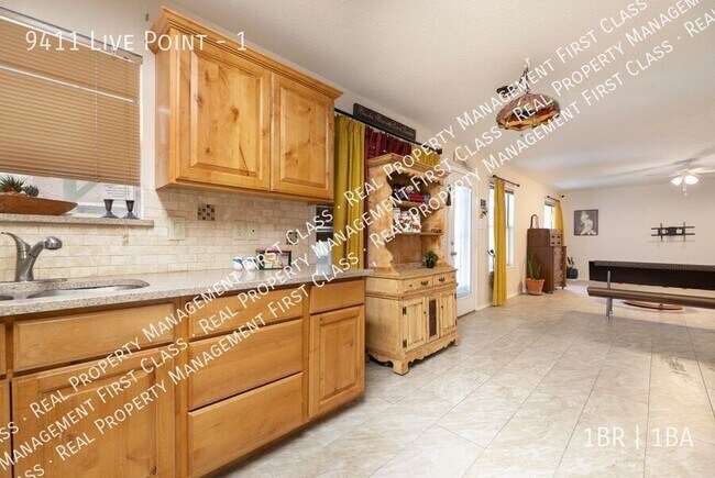 Building Photo - 9411 Live Point