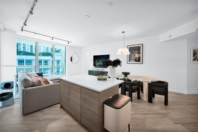 Building Photo - 1100 S Miami Ave