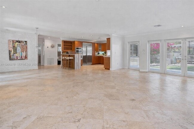 Building Photo - 5830 Pine Tree Dr