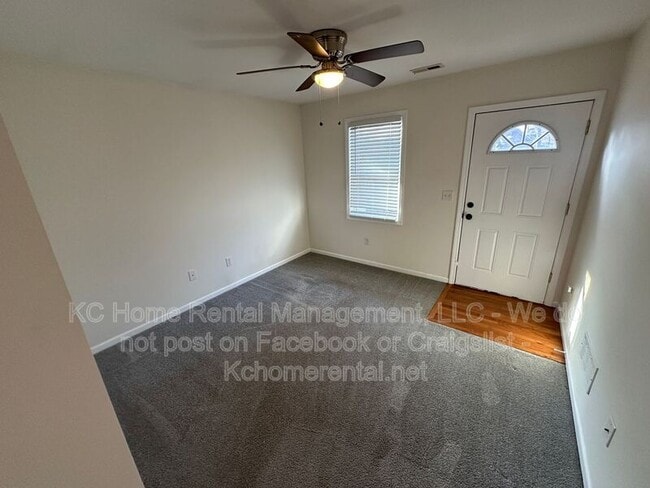 Building Photo - 1903 W 43rd Pl