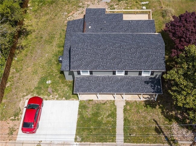 Building Photo - 3 Bedrooms.  2.5 Baths. Luxury Upgrades