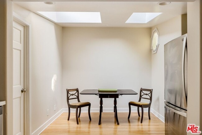 Building Photo - 8330 Lookout Mountain Ave