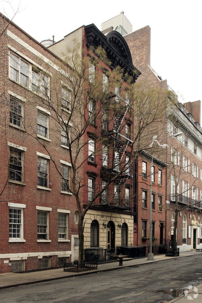 Primary Photo - 23 Barrow St