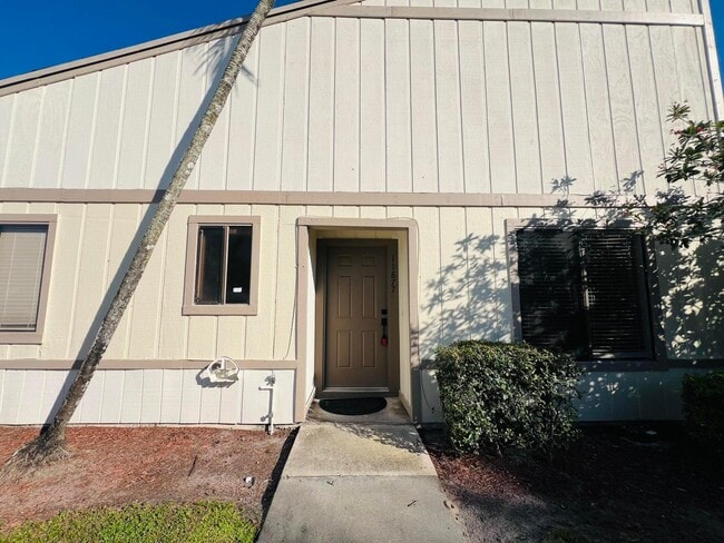 Building Photo - 11877 Sturbridge Ln