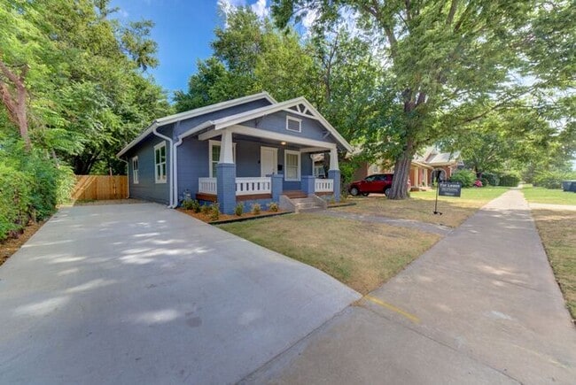 Building Photo - Charming Craftsman 3/1 Home Next To TU!