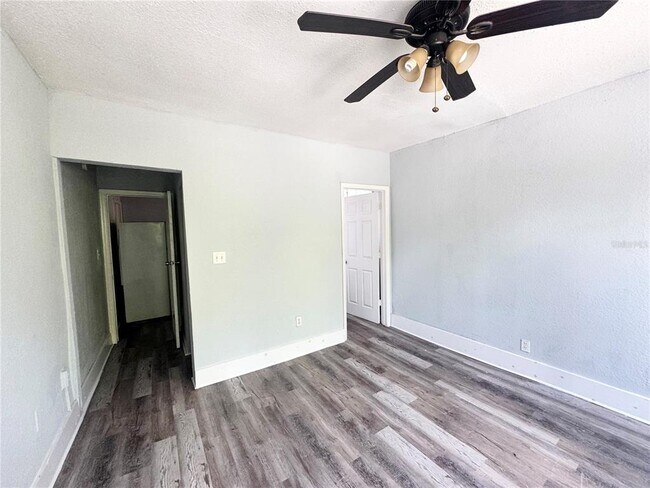 Building Photo - 704 Cordova Dr