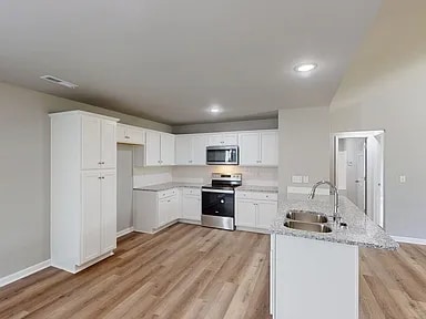 Building Photo - 204 Grand Oaks Dr