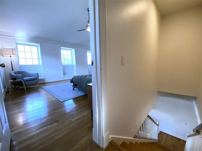 Building Photo - 2506 Van Buren St