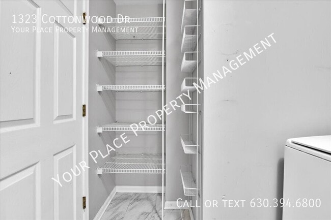 Building Photo - 1323 Cottonwood Dr