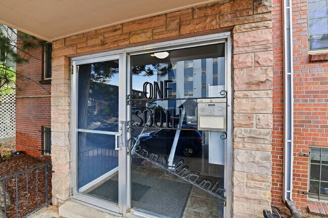 Building Photo - $1,220.95 with $300 off the first month's rent, 1 Bed - 1 Bath, Condo in Denver with Onsite Laundry!