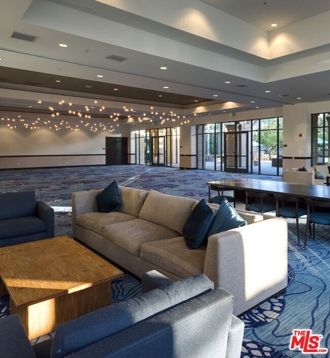 Building Photo - 7100 Playa Vista Dr