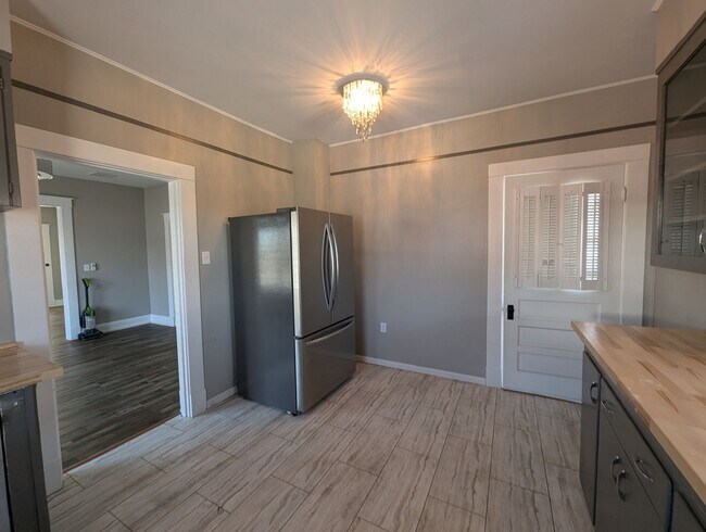 Building Photo - 4 Bedroom House in Boonville