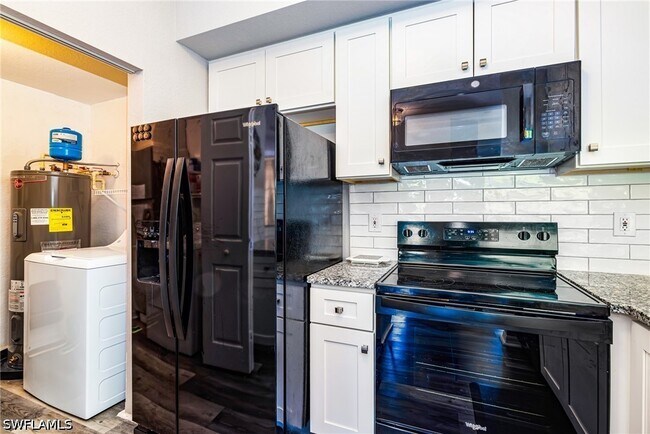 Building Photo - 6361 Aragon Way