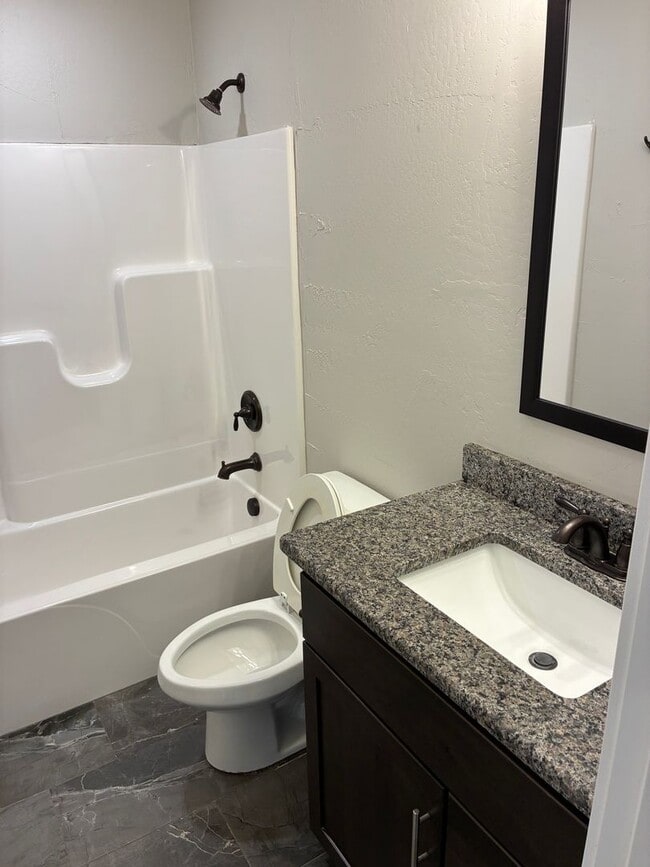 Building Photo - Beautiful 3 bedroom, 2 bath, 2 car garage duplex in Ozark! Spacious, granite with open / split be...