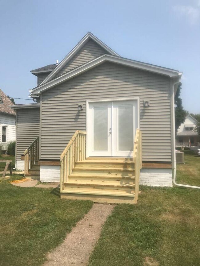 Building Photo - 1829 3rd St