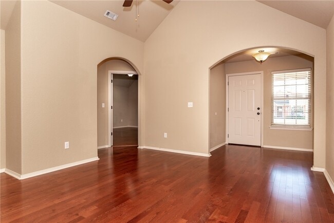 Building Photo - 3908 SW Ridgepointe Ave