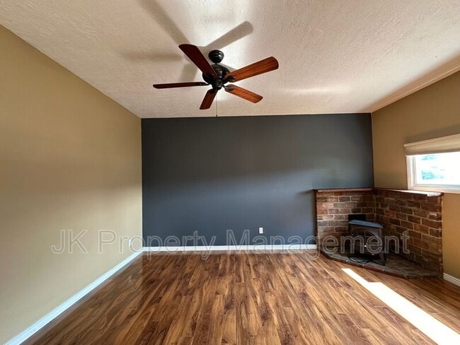 Building Photo - 710 48th St S