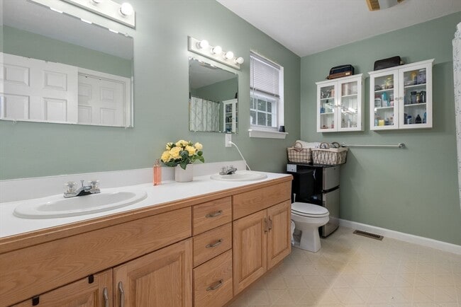 Building Photo - 25 Magnolia Ln