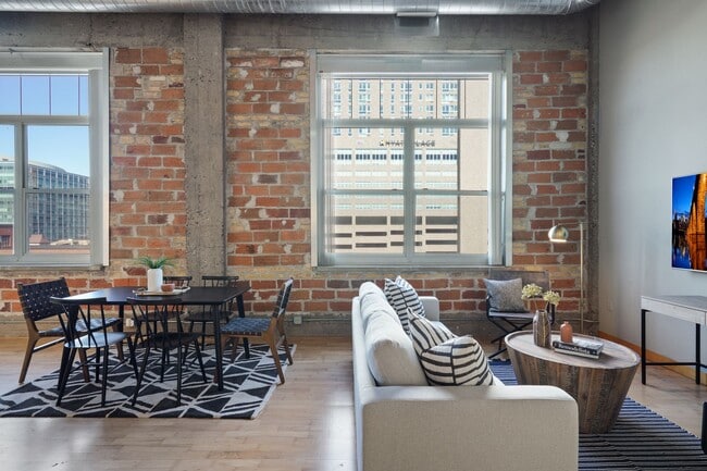 Building Photo - 521 S 7th St