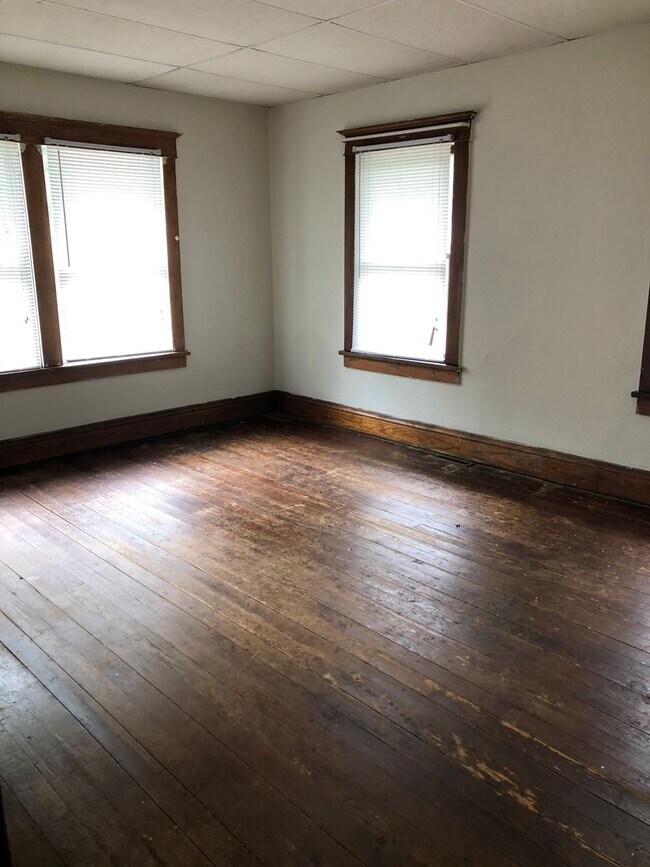 Building Photo - 1213 N Washington St