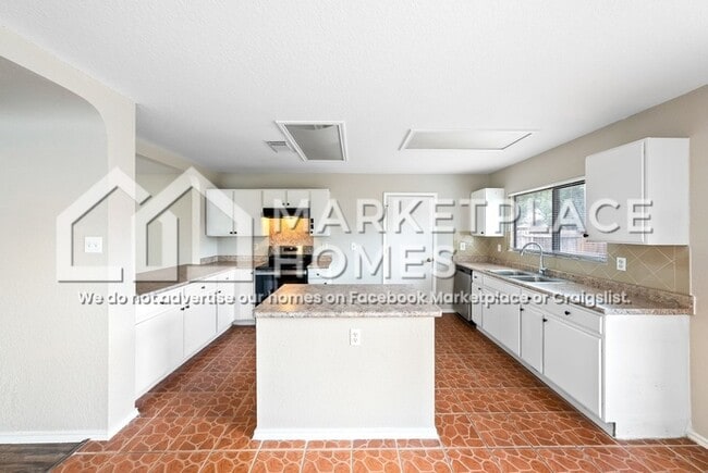 Building Photo - 7250 Dwarf Palm