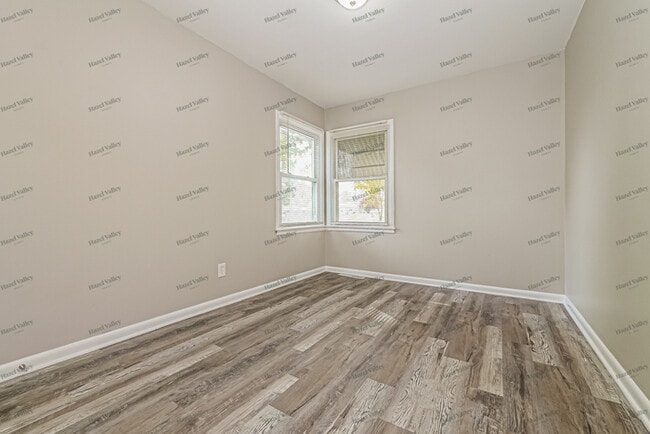 Building Photo - 123 N Kendall Dr