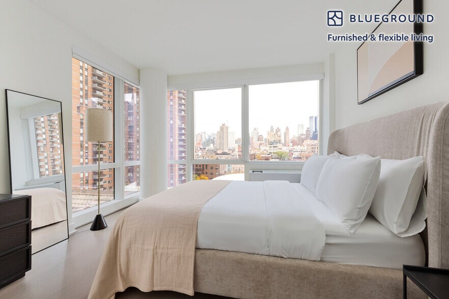 Building Photo - 450 W 42nd St