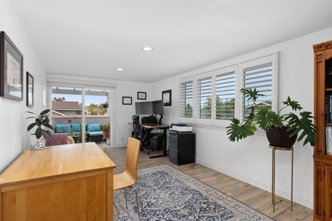 Building Photo - Stunning completely renovated home in Tustin