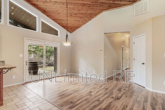 Building Photo - 4154 E Broken Rock Loop