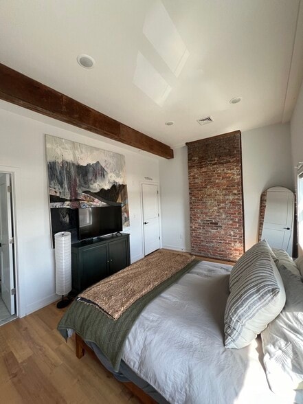 master bedroom - 809 Main St